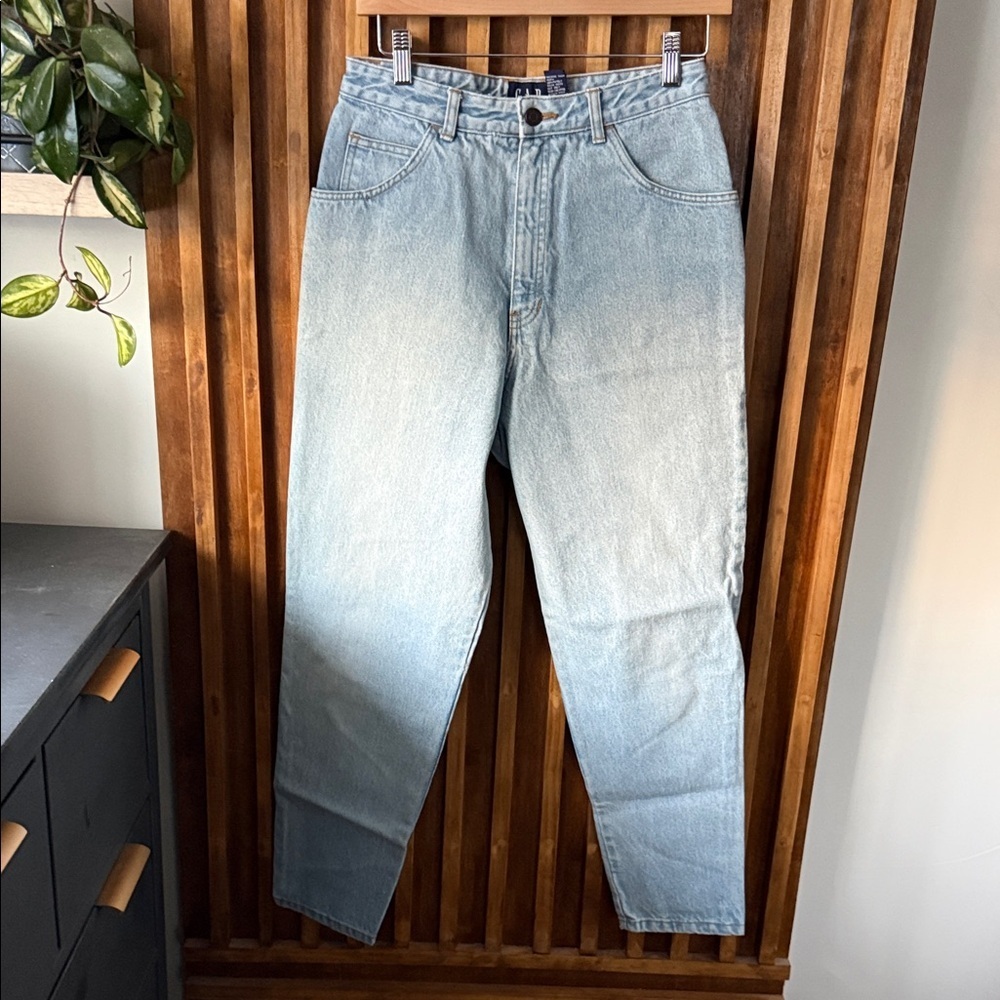 Vintage Gap 100% Cotton Light wash Tapered Leg Ultra High Rise. Size 27 - Picture 2 of 9
